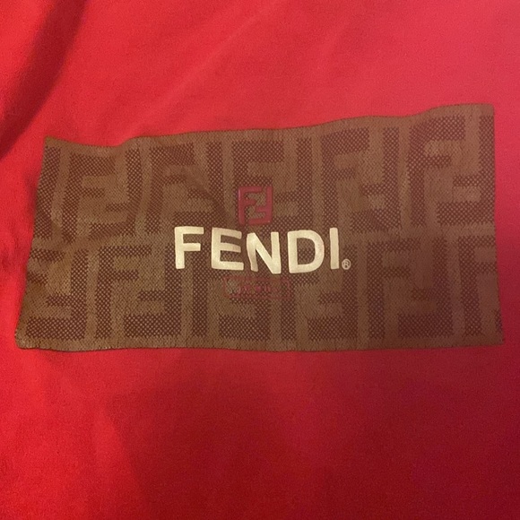 Fendi red crop tee fits like small xs - Picture 3 of 3